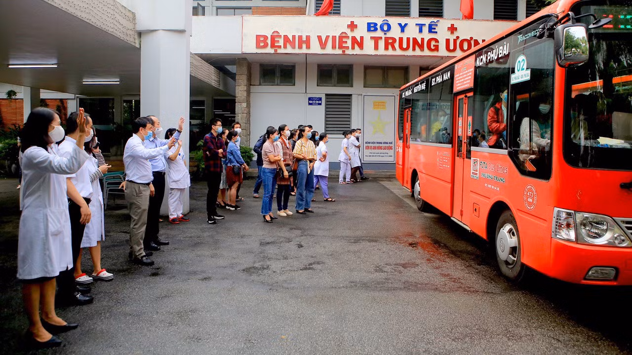 Tiếp tục điều động 40 y, bác sĩ vào TP Hồ Chí Minh hỗ trợ chống dịch -0