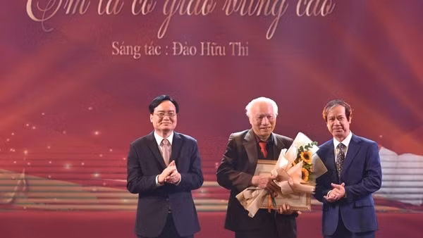 Trao giải cuộc thi "Sáng tác ca khúc về thầy cô và mái trường"