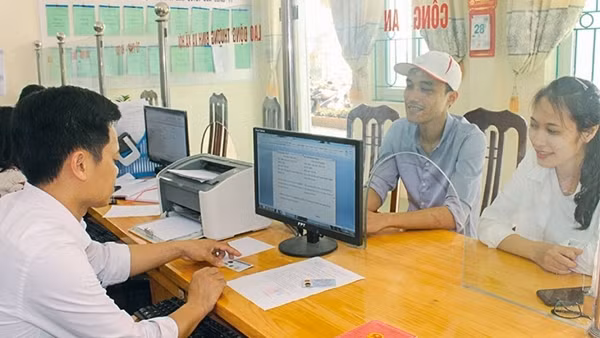 Đầu năm, ghi ở các điểm tiếp dân Công an miền Tây ảnh 2
