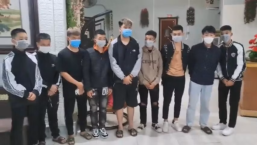 Tổ chức “hát hò” bất chấp dịch, quán karaoke bị phạt 16 triệu đồng -0