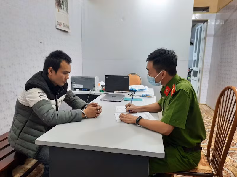 Dùng dao đâm liên tiếp 2 người rồi tiếp tục vào bệnh viện truy sát -0