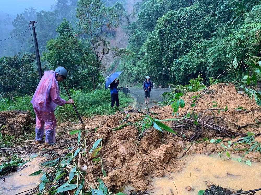 Xuất hiện nhiều điểm sạt lở mới trên đường Hồ Chí Minh qua địa bàn Thừa Thiên Huế -0