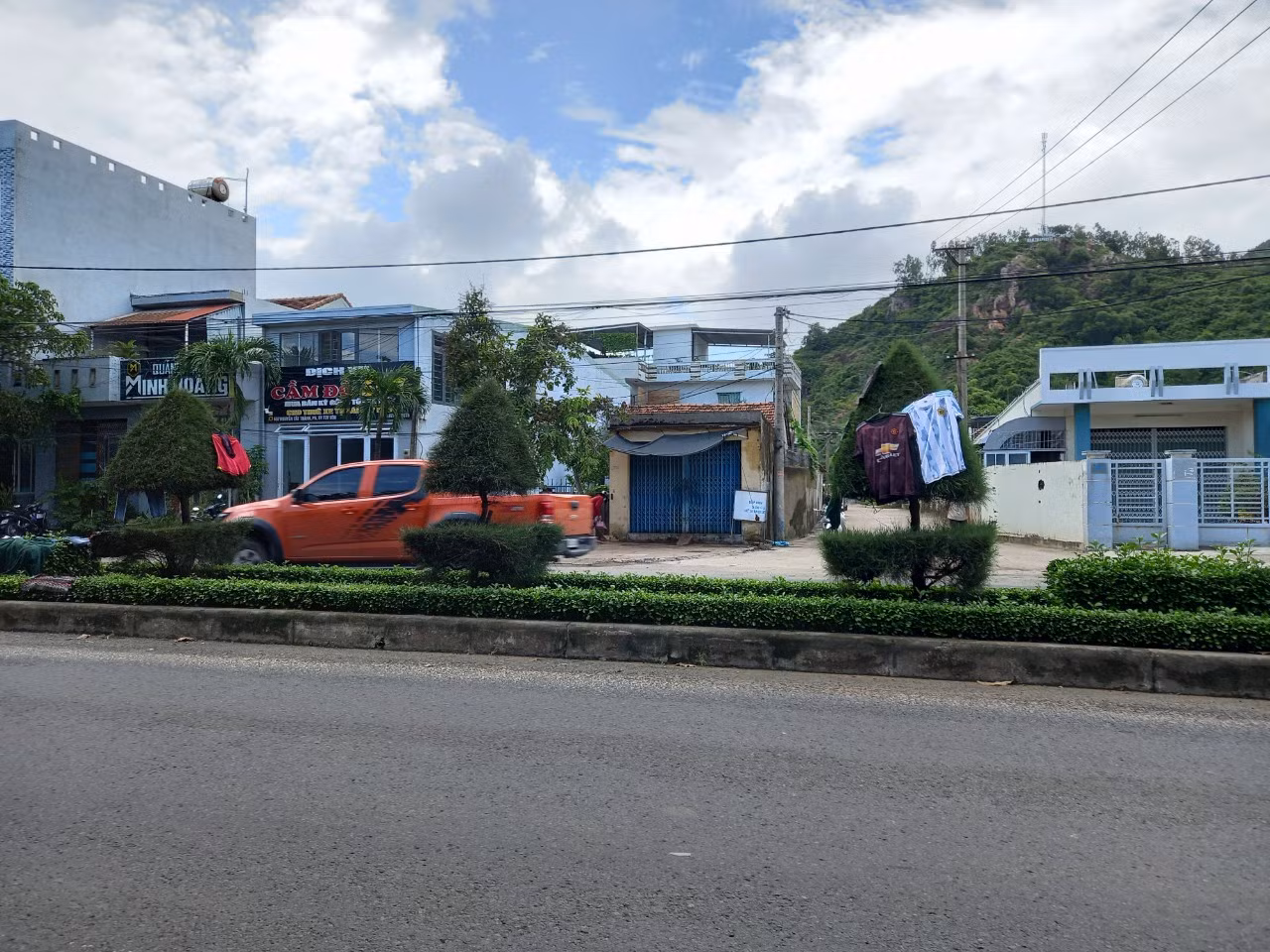 Một hình ảnh phản cảm, ảnh hưởng mỹ quan đô thị Tuy Hòa cần sớm ngăn chặn -0