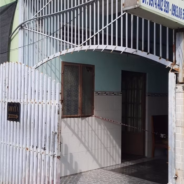 Hai mẹ con nghi tự tử trong phòng trọ -0