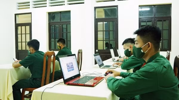 Thi “Tìm hiểu Luật Cảnh sát biển Việt Nam” bằng hình thức rung chuông vàng ảnh 3
