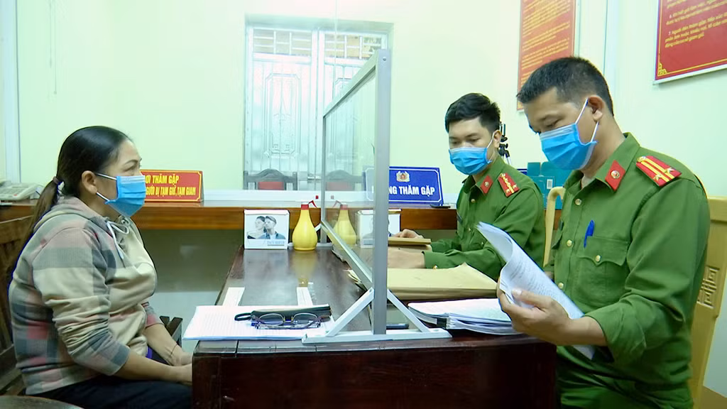 Đối tượng làm giấy phép lái xe giả sa lưới -0