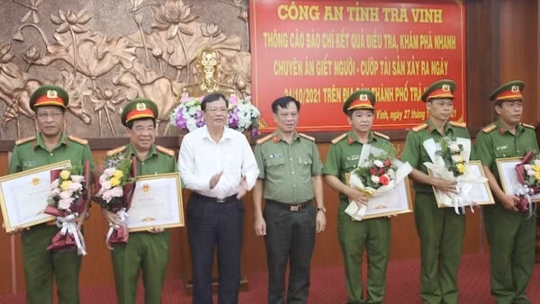 Khen thưởng 32 cá nhân có thành tích xuất sắc trong khám phá chuyên án giết, cướp ảnh 3