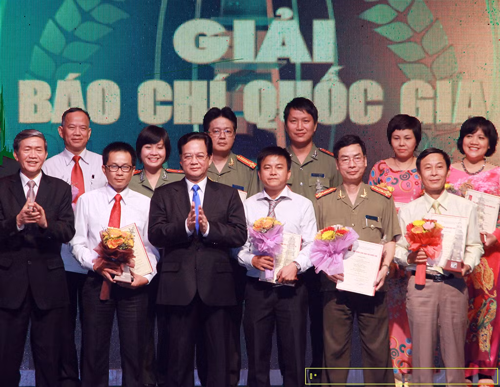 giải a năm 2012.jpg -0