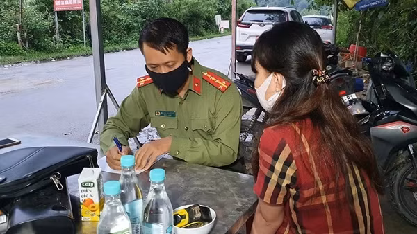 Bắt 2 đối tượng vận chuyển 3 bánh heroin ảnh 2
