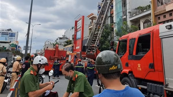 Cứu cháy kho chứa đồ trang trí sự kiện cưới hỏi ảnh 4