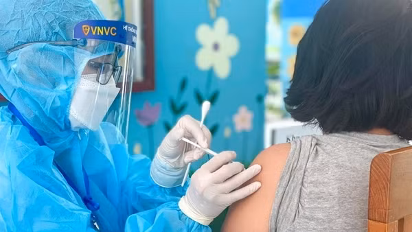 Hà Nội thêm 42 ca COVID-19, ổ dịch Quốc Oai và Mê Linh có 30 ca ảnh 2