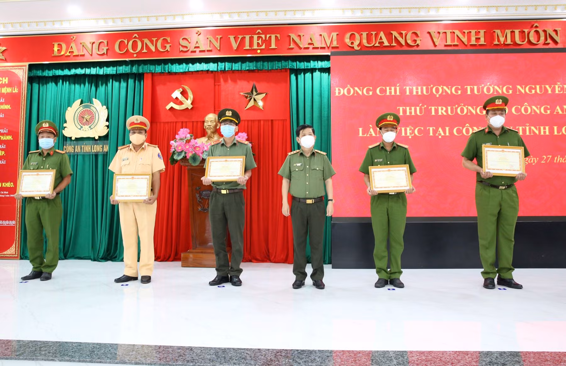 Thứ trưởng Nguyễn Văn Sơn làm việc với Ban Giám đốc Công an tỉnh Long An -0