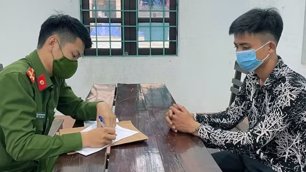Tên trộm bỏ rơi bạn gái khi bị người dân truy đuổi ảnh 4