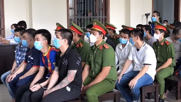 Lãnh 8 năm tù vì gây ra vụ nổ súng ở trung tâm TP Cần Thơ ảnh 2