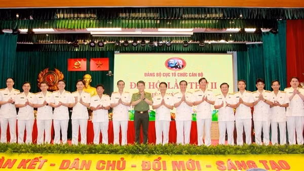 Tiếp tục đổi mới công tác cán bộ, đề cao chất lượng, hiệu quả sản phẩm công tác