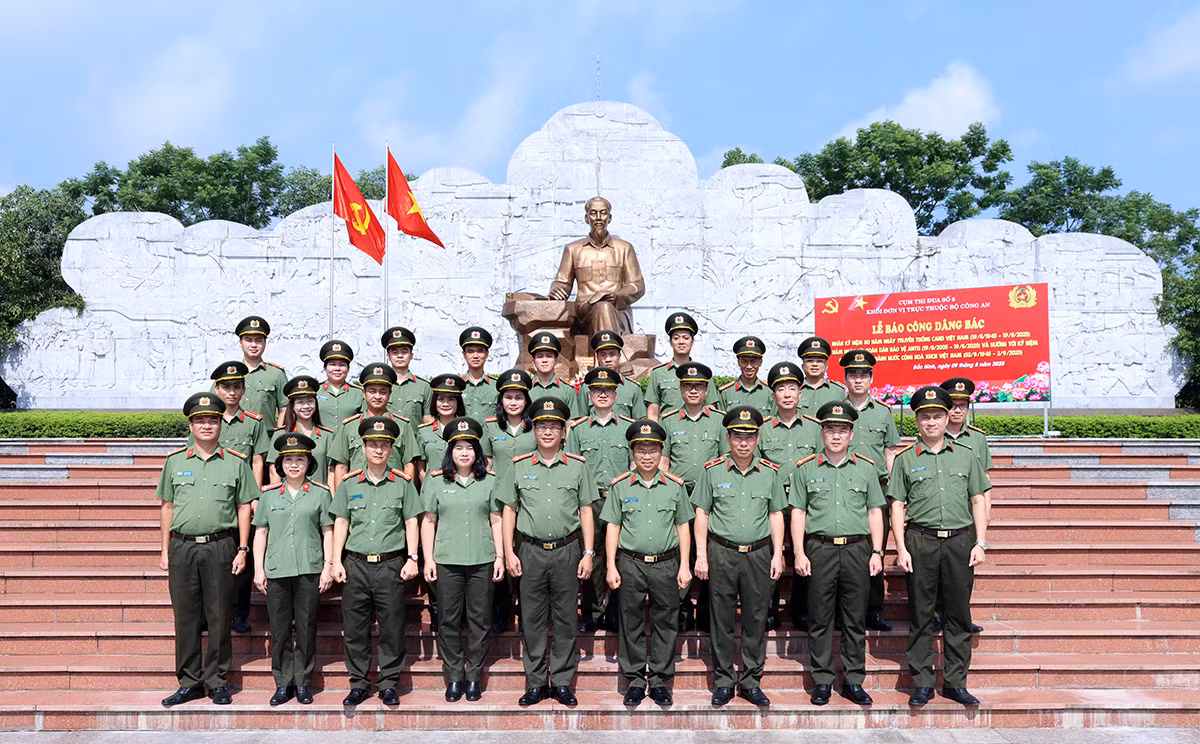 Cụm thi đua số 8 báo công dâng Bác -0