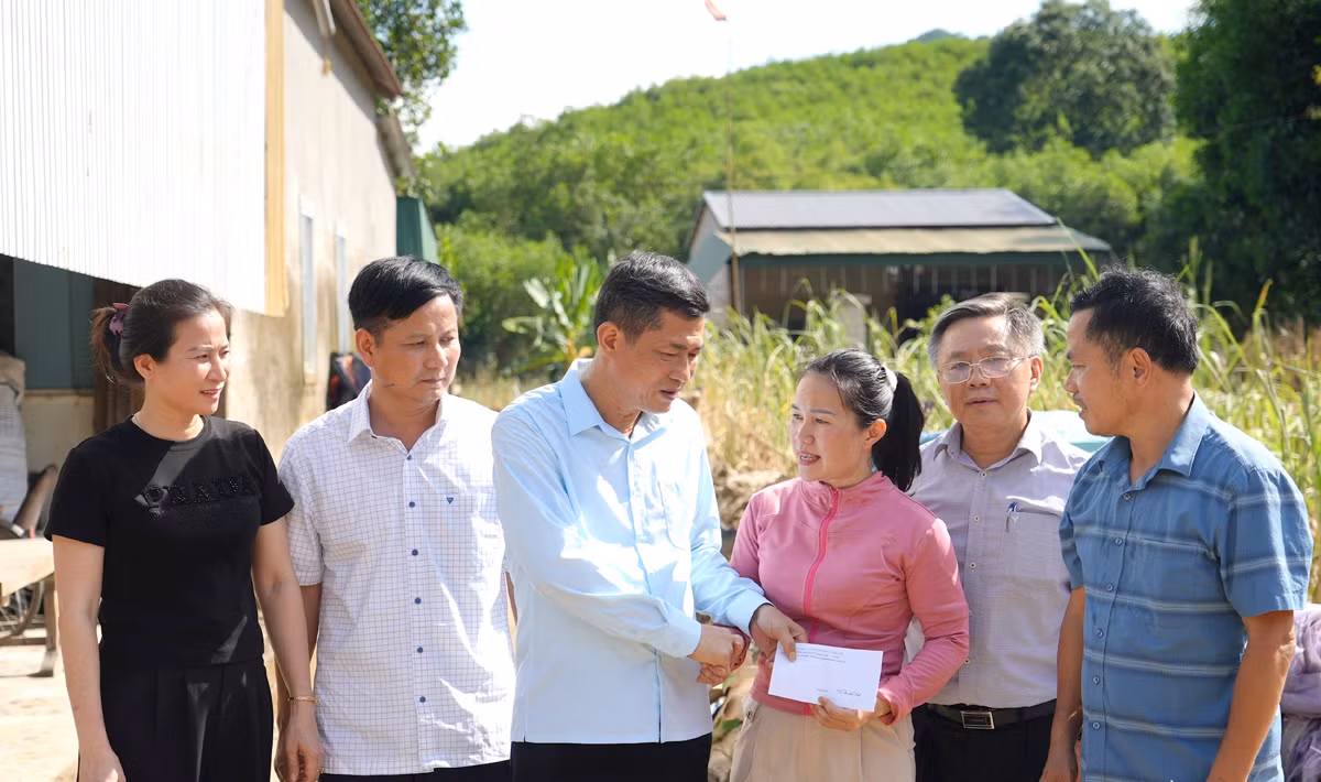 Ngành giáo dục Nghệ An chạy đua sau lũ để kịp khai giảng năm học mới -1