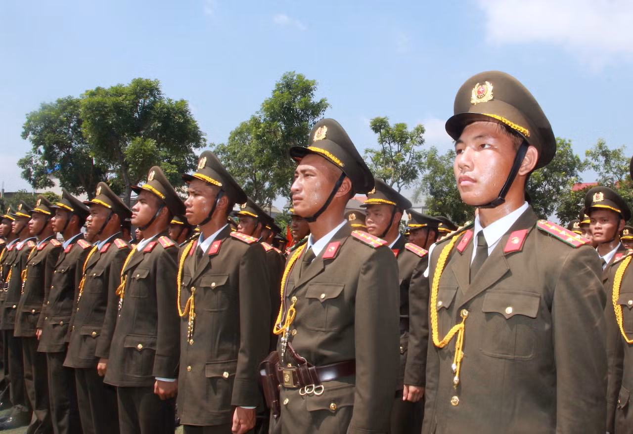 Tình cảm nồng ấm của Cảnh sát cơ động và tuổi trẻ Thủ đô chào đón hơn 800 CBCS A80 -4