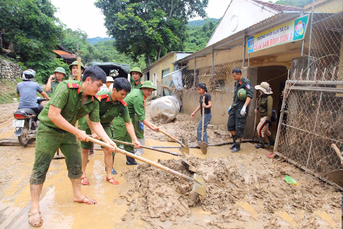 Ngành giáo dục Nghệ An chạy đua sau lũ để kịp khai giảng năm học mới -1