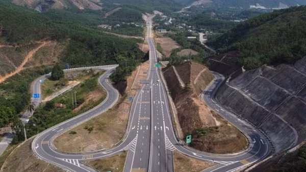 Khởi công thêm ba dự án đường cao tốc dài hơn 300km vào dịp 19/8
