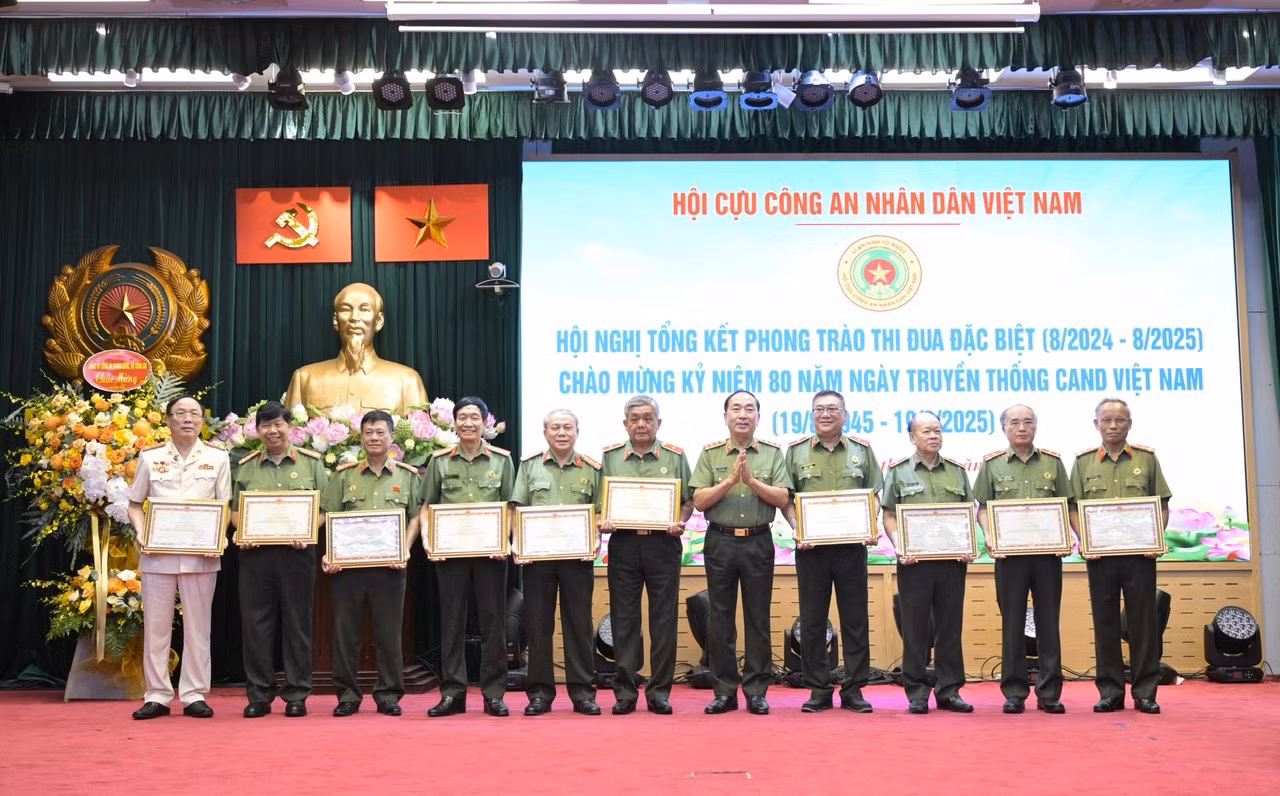 Tôn vinh 114 tập thể, cá nhân hội viên Cựu CAND điển hình tiên tiến trong phong trào thi đua đặc biệt -0