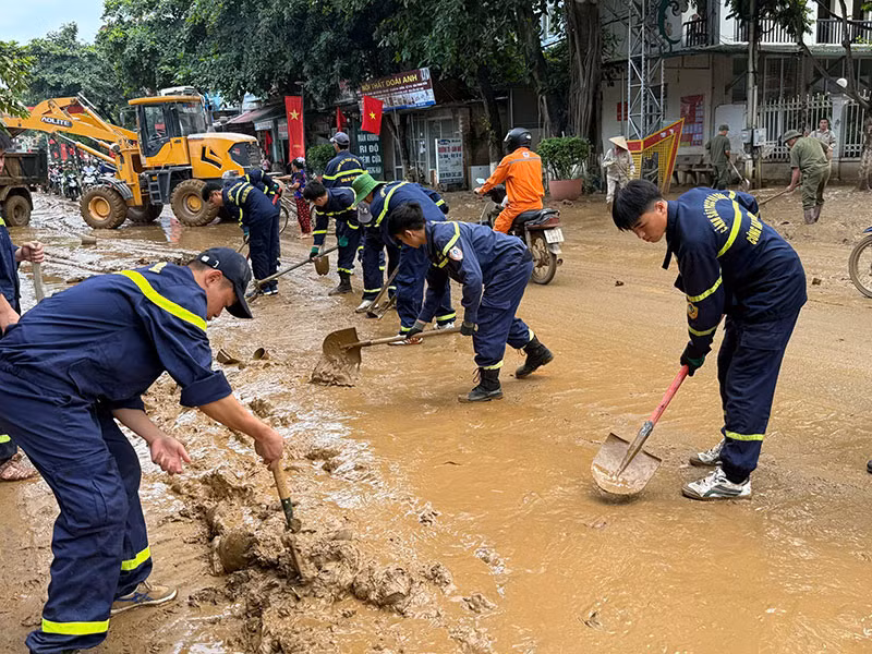 Khẩn trương giúp dân khắc phục hậu quả mưa lũ -1