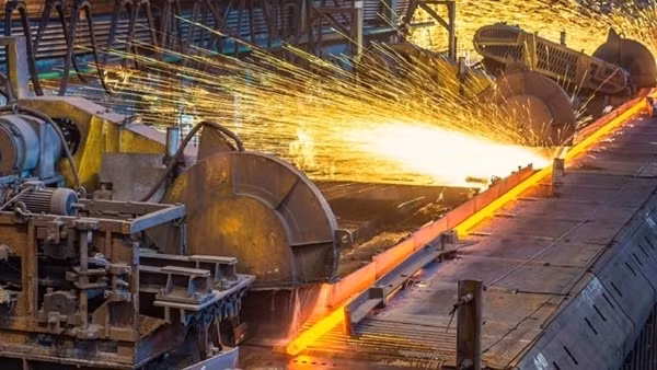 Ngành thép châu Âu mắc kẹt giữa cuộc chơi lớn