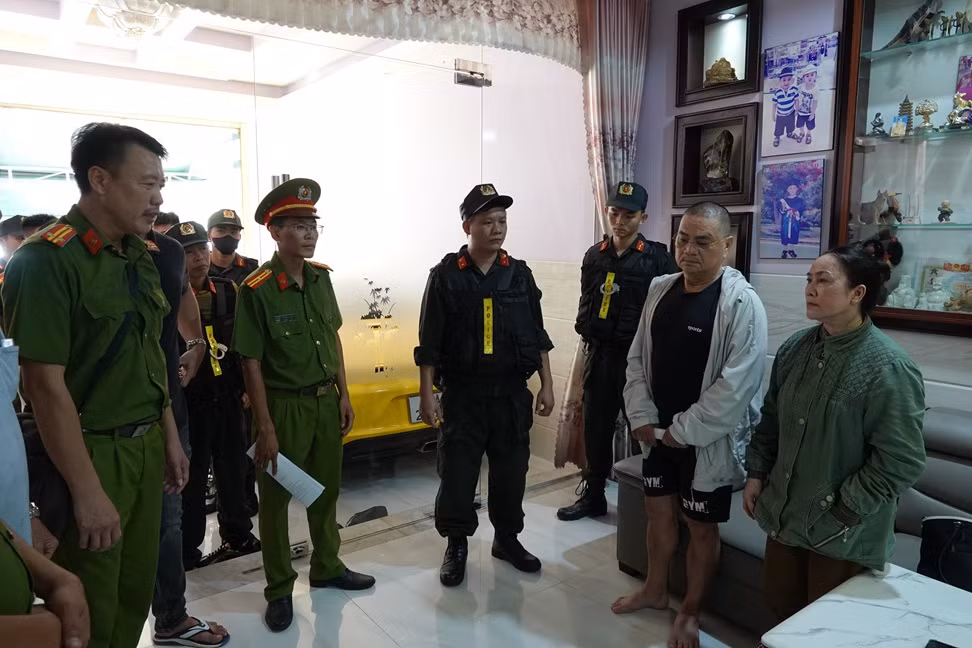 Triệt phá nhóm gia đình cho vay lãi nặng, thu lợi bất chính hàng tỷ đồng -0