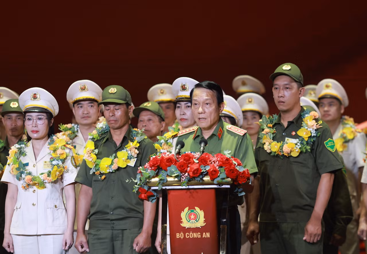 Biến phong trào thi đua thành sức mạnh vĩ đại giữ gìn non sông gấm vóc muôn đời bền vững -0