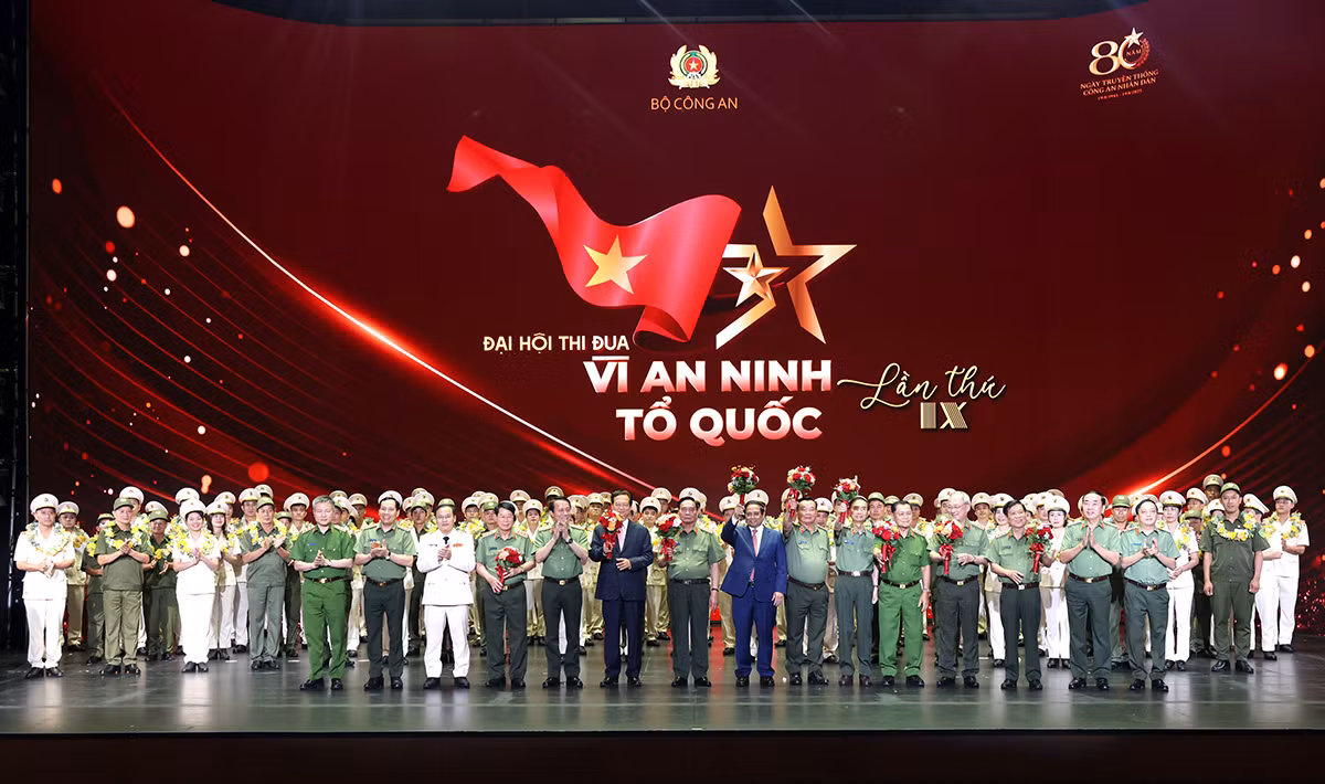 Biến phong trào thi đua thành sức mạnh vĩ đại giữ gìn non sông gấm vóc muôn đời bền vững -0