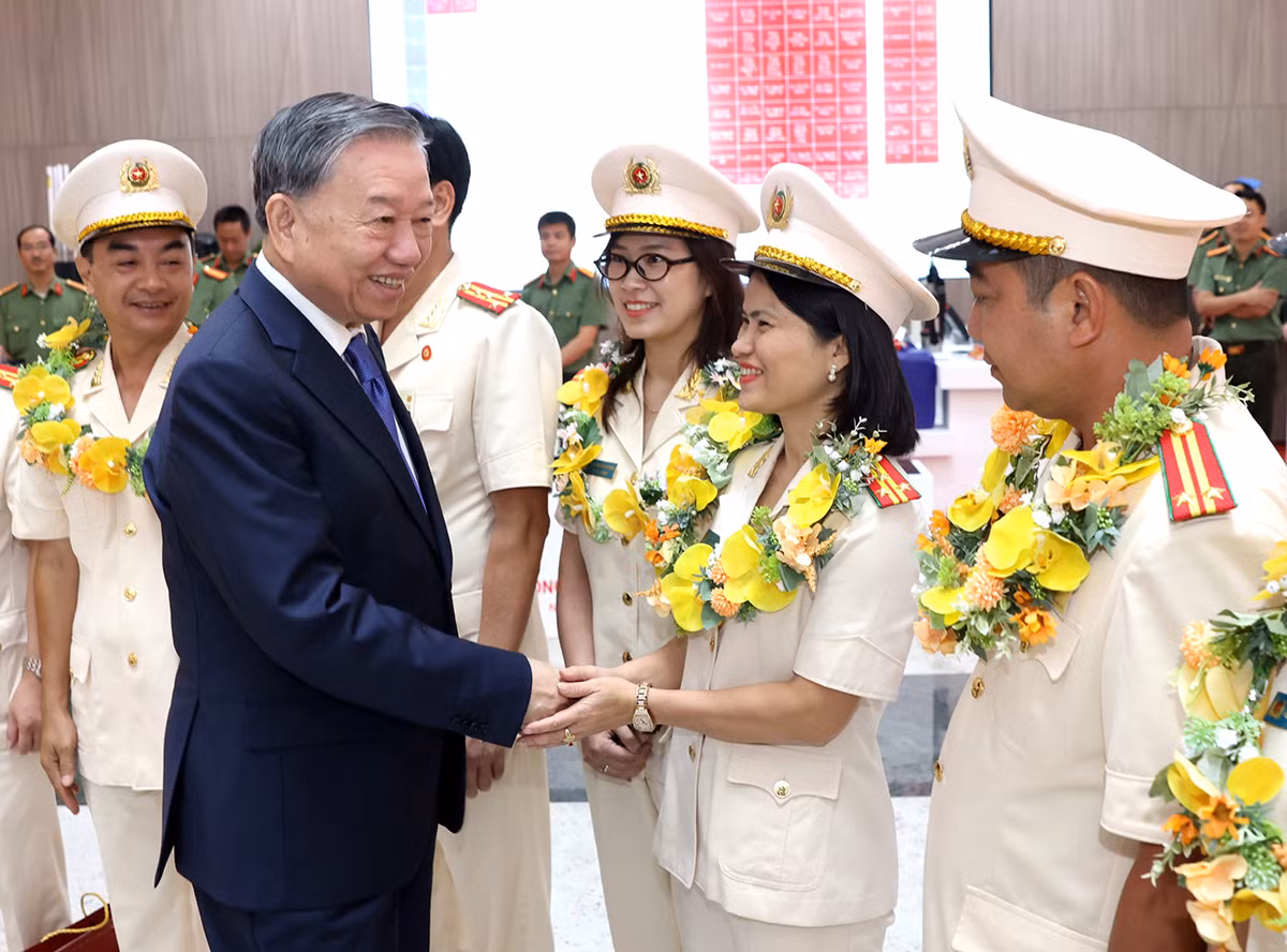 Tổng Bí thư: Đưa thi đua vào công việc hằng ngày, để mỗi CBCS đều có sáng kiến, hành động -0