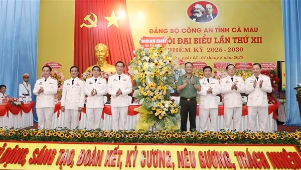 Thứ trưởng Phạm Thế Tùng dự Đại hội Đảng bộ Công an tỉnh Cà Mau