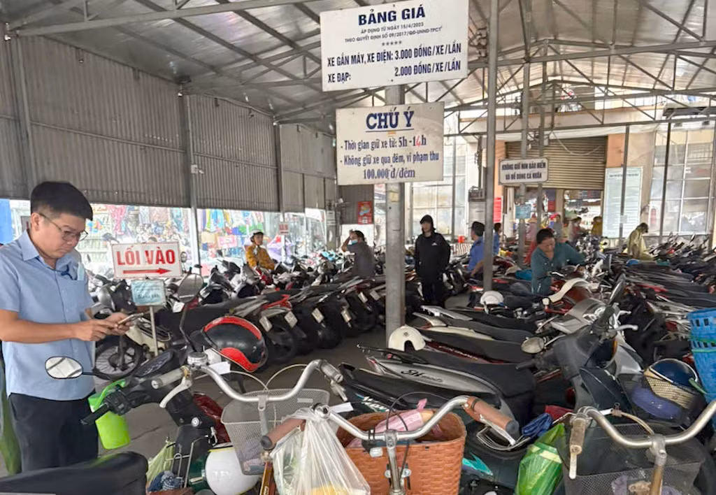 Chủ tịch UBND thành phố Cần Thơ chỉ đạo kiểm tra, rà soát toàn bộ hoạt động thu phí giữ xe -0