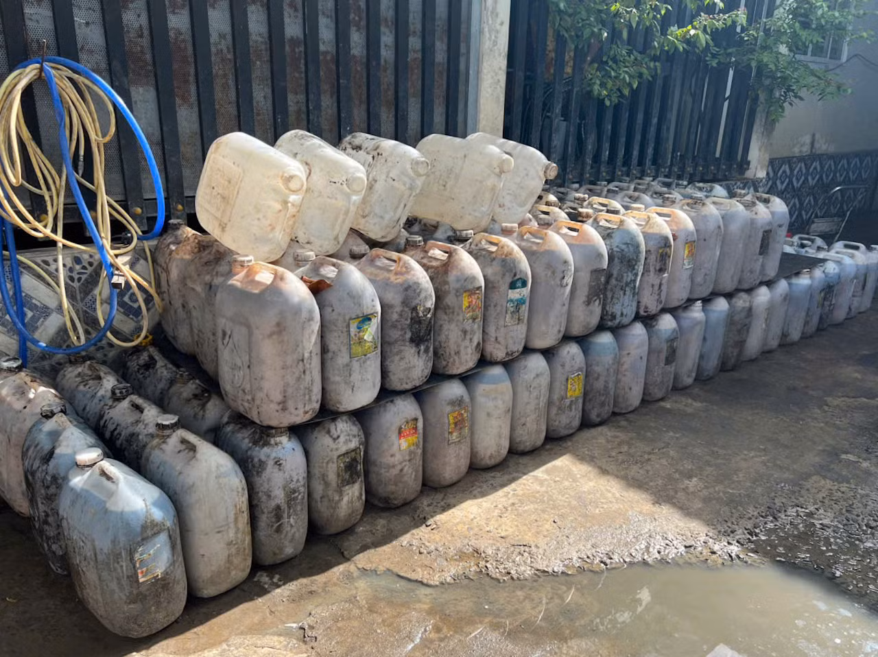 Vĩnh Long: Công an phường Cái Vồn phát hiện 13 tấn dầu ăn đã qua sử dụng chuẩn bị 