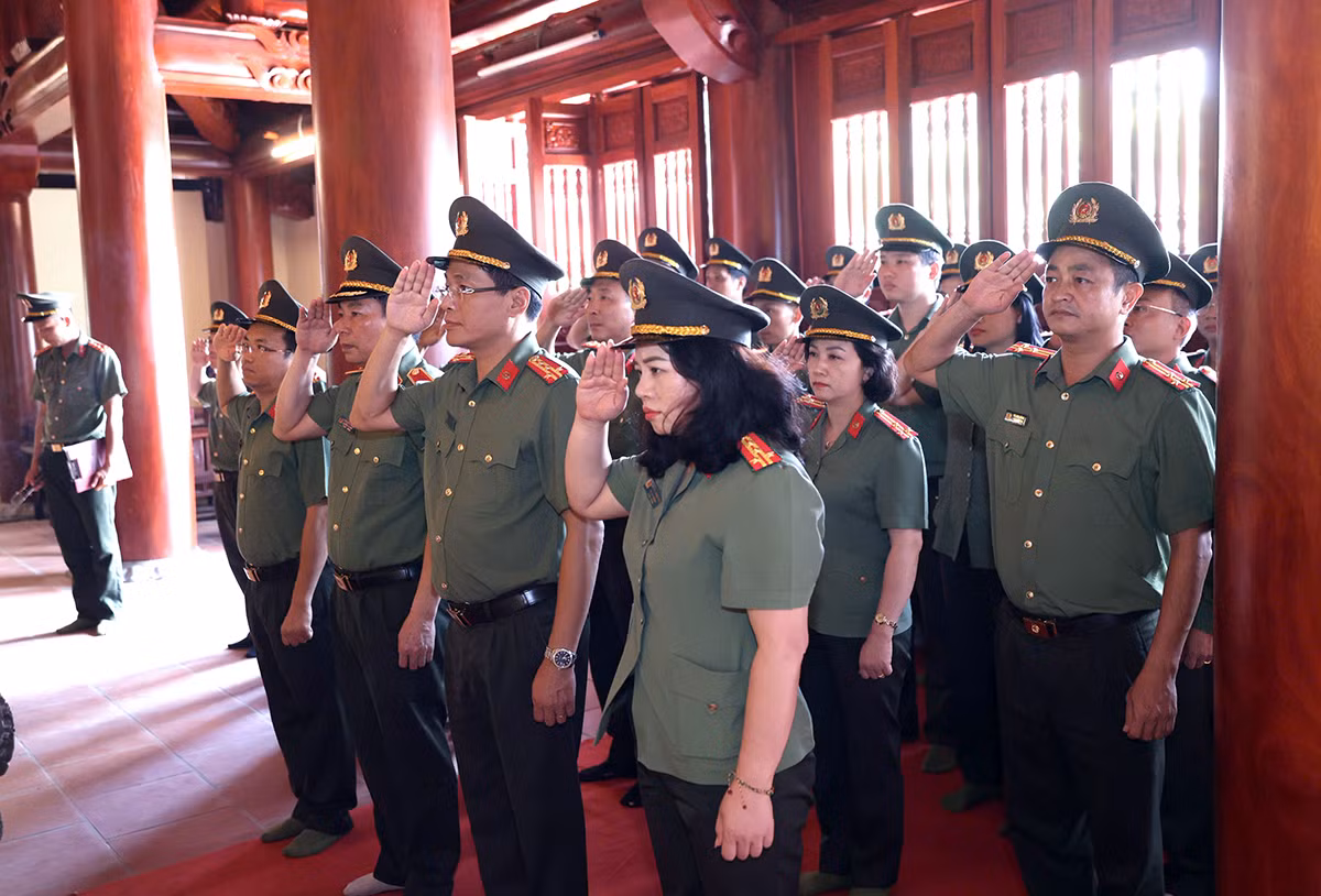 Cụm thi đua số 8 báo công dâng Bác -1