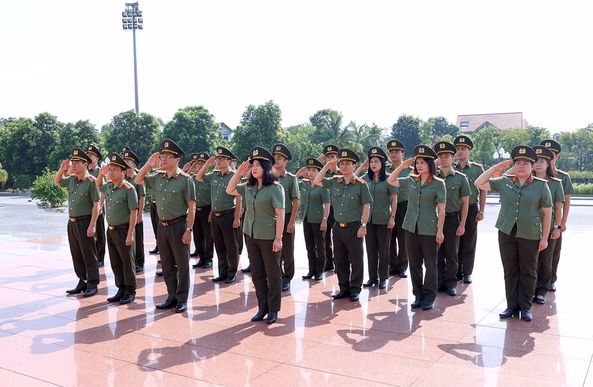 Cụm thi đua số 8 báo công dâng Bác -0