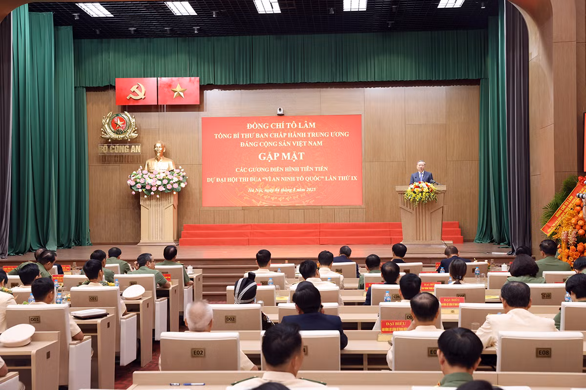 Tổng Bí thư: Đưa thi đua vào công việc hằng ngày, để từng CBCS đều có sáng kiến, hành động -0