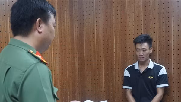 Khởi tố nam thanh niên mua súng cất giấu tại phòng trọ để phòng thân