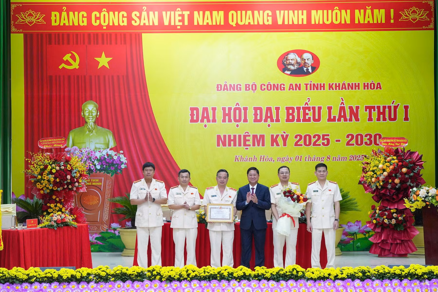 Thứ trưởng Lê Quốc Hùng dự Đại hội Đảng bộ Công an tỉnh Khánh Hòa lấn thứ nhất, nhiệm kỳ 2025-2030 -0
