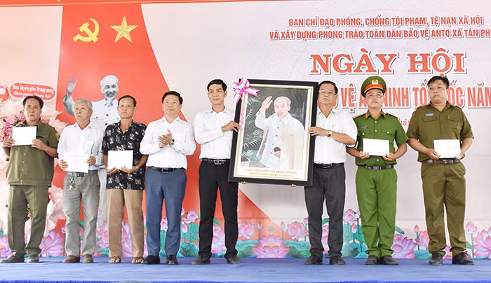 Tiếp nối chặng đường xây dựng “điểm tựa lòng dân” nơi cực Nam Tổ quốc -0