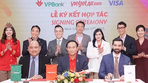 Vietjet và VPBank ra mắt thẻ tín dụng đồng thương hiệu YOJO – Vietjet VPBank