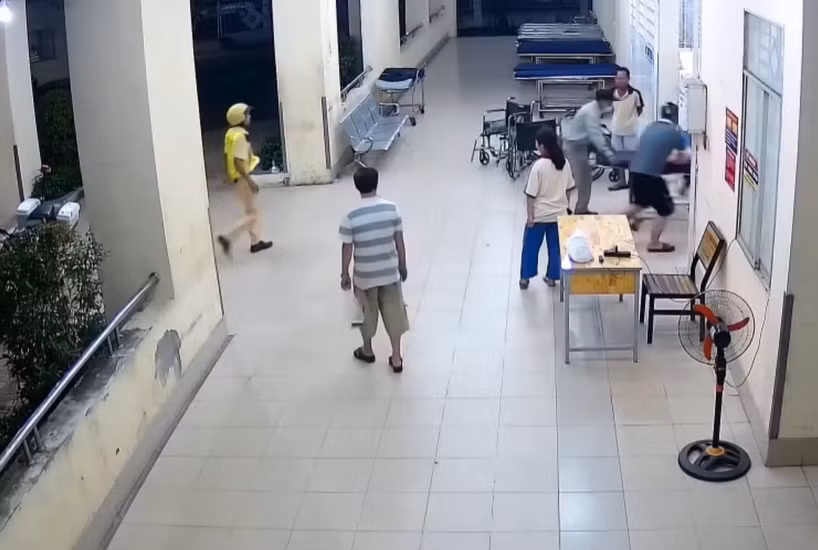 CSGT Công an Đồng Nai kịp thời đưa bé gái bị co giật đi cấp cứu -0