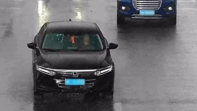 Lấy trộm 8 chiếc xe chỉ để về nhà! -0