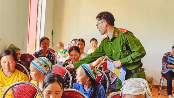 Từ vận động đến đồng thuận - hành trình thu hồi vũ khí ở Cao Bằng