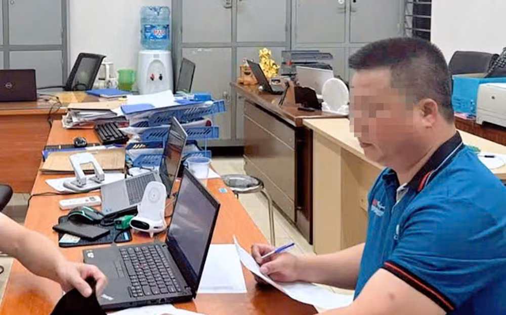 Công an làm việc với người giật chìa khóa xe khách trên Vành đai 3 trên cao -0