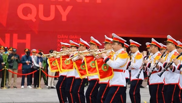 11 đoàn nhạc biểu diễn quanh Hồ Gươm trong Nhạc hội Cảnh sát thế giới tại Việt Nam
