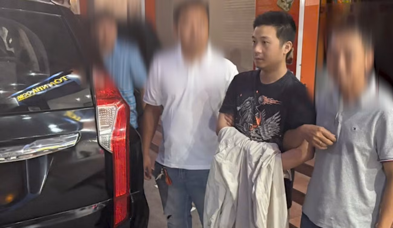 Chuyển giao cho Cảnh sát Trung Quốc một đối tượng lừa đảo đang bị Interpol truy nã đỏ -0