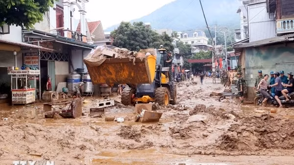 Thủ tướng chỉ đạo tập trung khắc phục hậu quả mưa lũ, lũ quét, sạt lở đất