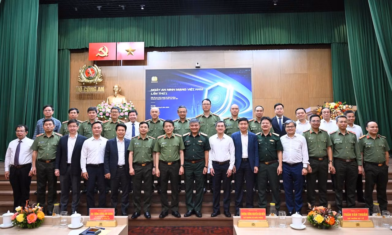 Xây dựng thế trận an ninh nhân dân vững chắc trên không gian mạng -1