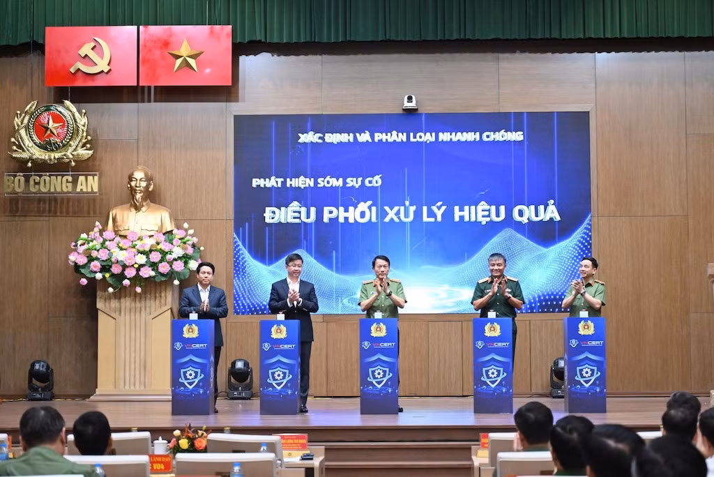 Xây dựng thế trận an ninh nhân dân vững chắc trên không gian mạng -1